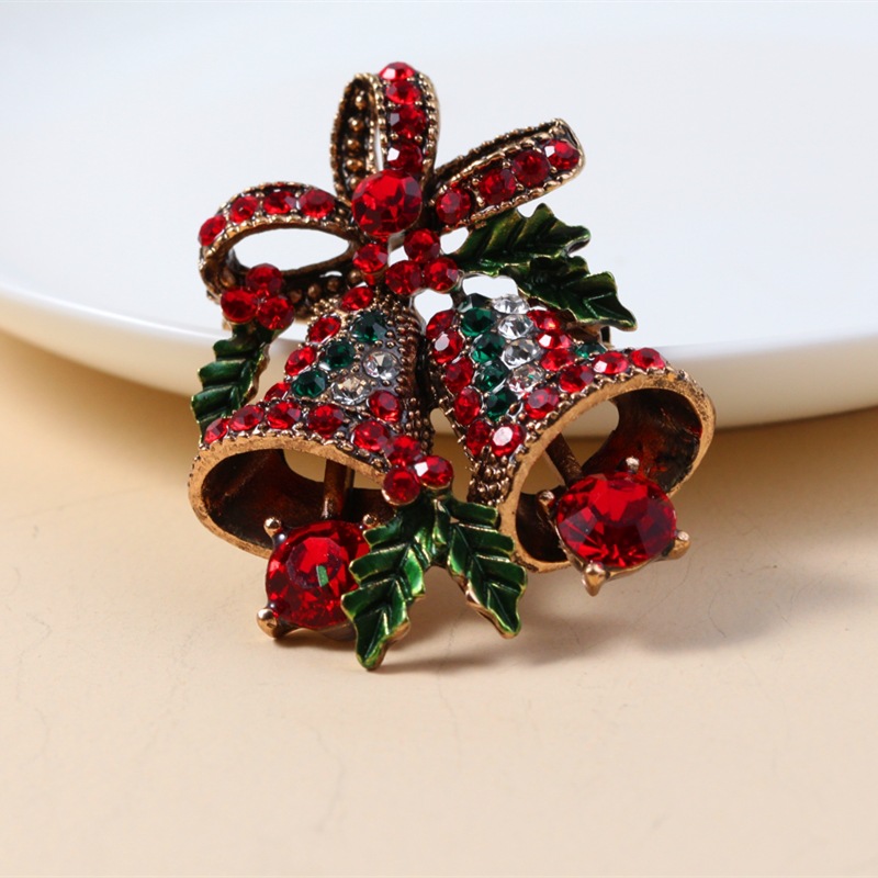Fashionable retro universal creative brooch