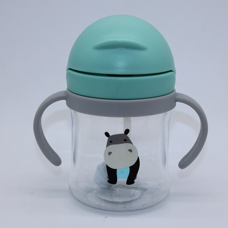 Bebé de dibujos animados mango taza de agua Flip niños paja taza de agua con bola de gravedad bebé beber taza Madre y niño al por mayor
