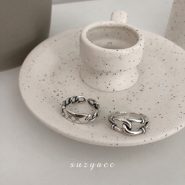 Retro small design ring
