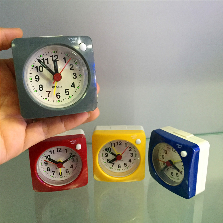 Reloj de alarma de viaje pequeño reloj de alarma de noche mudo con luz con función de repetición Reloj de cuarzo cuadrado reloj de alarma de estudiante de niños