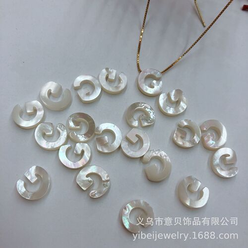 Deep sea mother-of-pearl white butterfly oyster 26 English letters 10mm shell pieces DIY jewelry handmade accessories wholesale