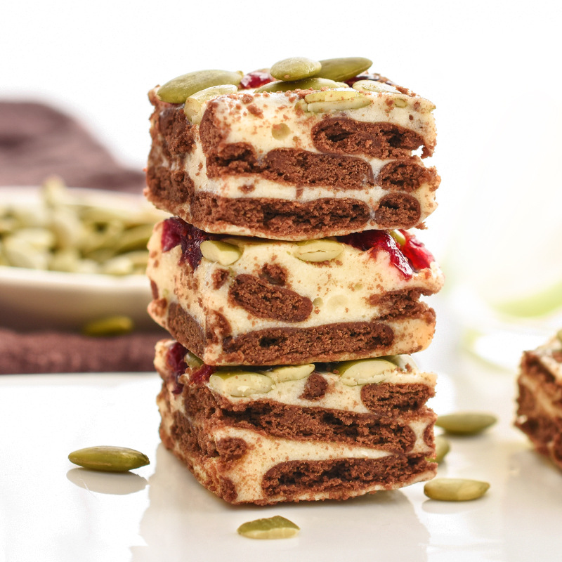 コーヒーとナッツの雪花餅、卸売りのネット人気スナック、レジャーフードメーカー、甘い手作りの香ばしいクリスピーケーキ