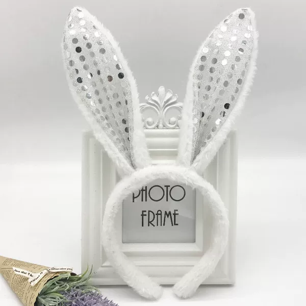 White nail sequins