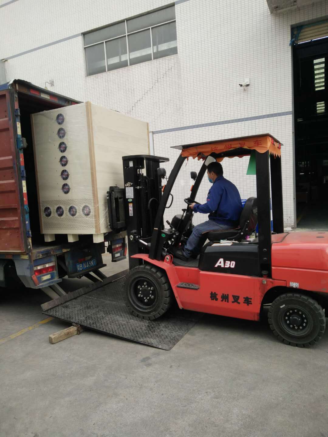 ����350KVA��Ƶ��Դ�����㶫ѹ�����������Գ���60HZ��Ʒ