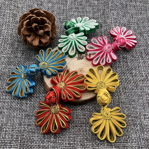 Chinese-style chrysanthemum handcrafted buttoned cheongsam top high-end gold-plated buttons ethnic-style wedding invitation children's Tang suit buttons accessories