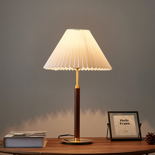 Retro floor lamp ins style girl's bedroom living room study bedside Nordic light luxury American walnut floor lamp