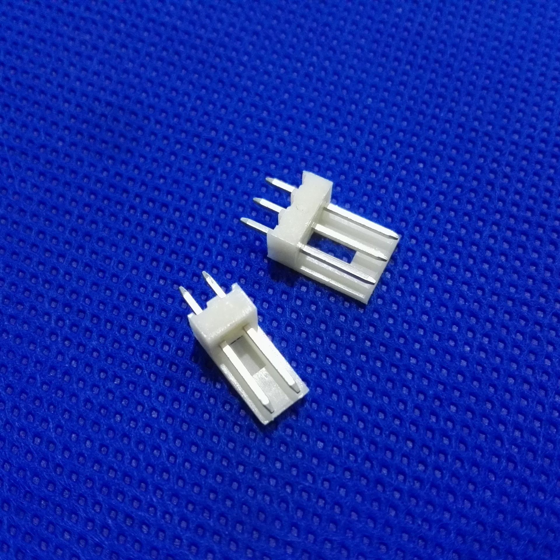 AMP 0-0171825-2 小四P-2A直针胶壳端子连接器