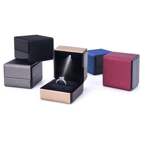 Creative LED light jewelry box Proposal ring box Necklace bracelet Bracelet packaging box Brushed leather jewelry box