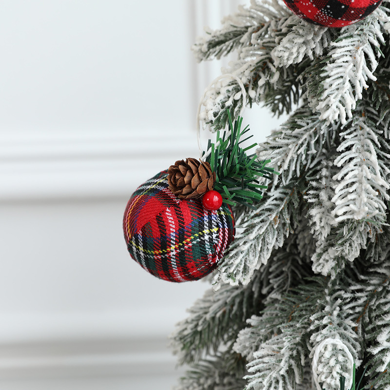 Transfronterizo nuevo colgante de bola de Navidad 5CM rojo y verde bolsa de lino hoja de aguja de pino pegajoso BOLA DE Navidad en caja colgando decoraciones de bolas