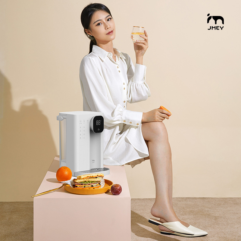 Mijia youpinji Rim, горячая питьевая машина T2 на рабочем столе. Mijia youpinji Rim, горячая питьевая машина T2 на рабочем столе.