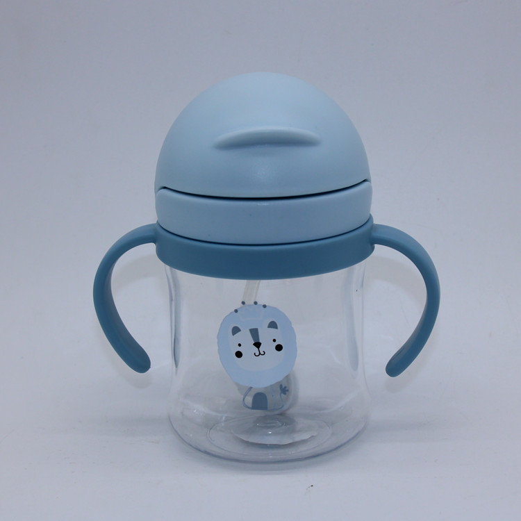 Bebé de dibujos animados mango taza de agua Flip niños paja taza de agua con bola de gravedad bebé beber taza Madre y niño al por mayor