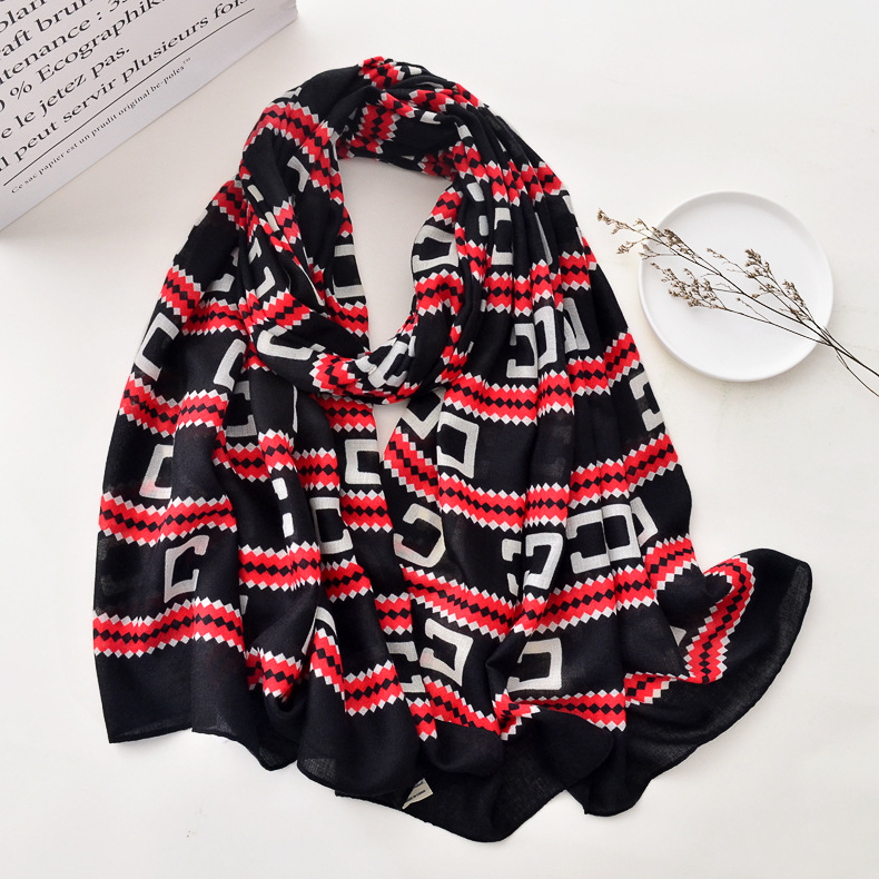 Nuevo estilo coreano cuatro estaciones bufanda universal moda estilo occidental algodón y lino sensación bufanda viajes vacaciones chal protector solar bufanda