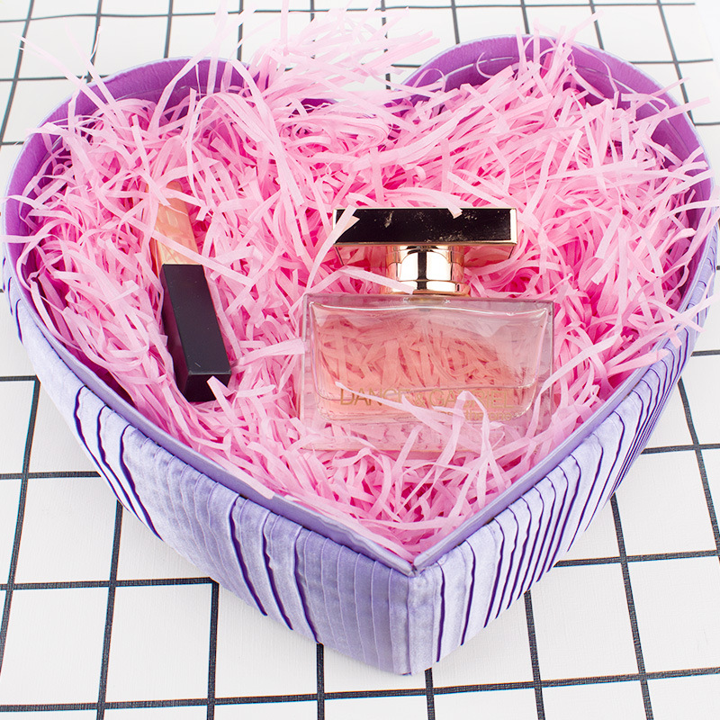 Rafia seda respetuosa con el medio ambiente papel triturado seda cosméticos fruta caramelo caja de regalo llena de color papel triturado seda en stock al por mayor