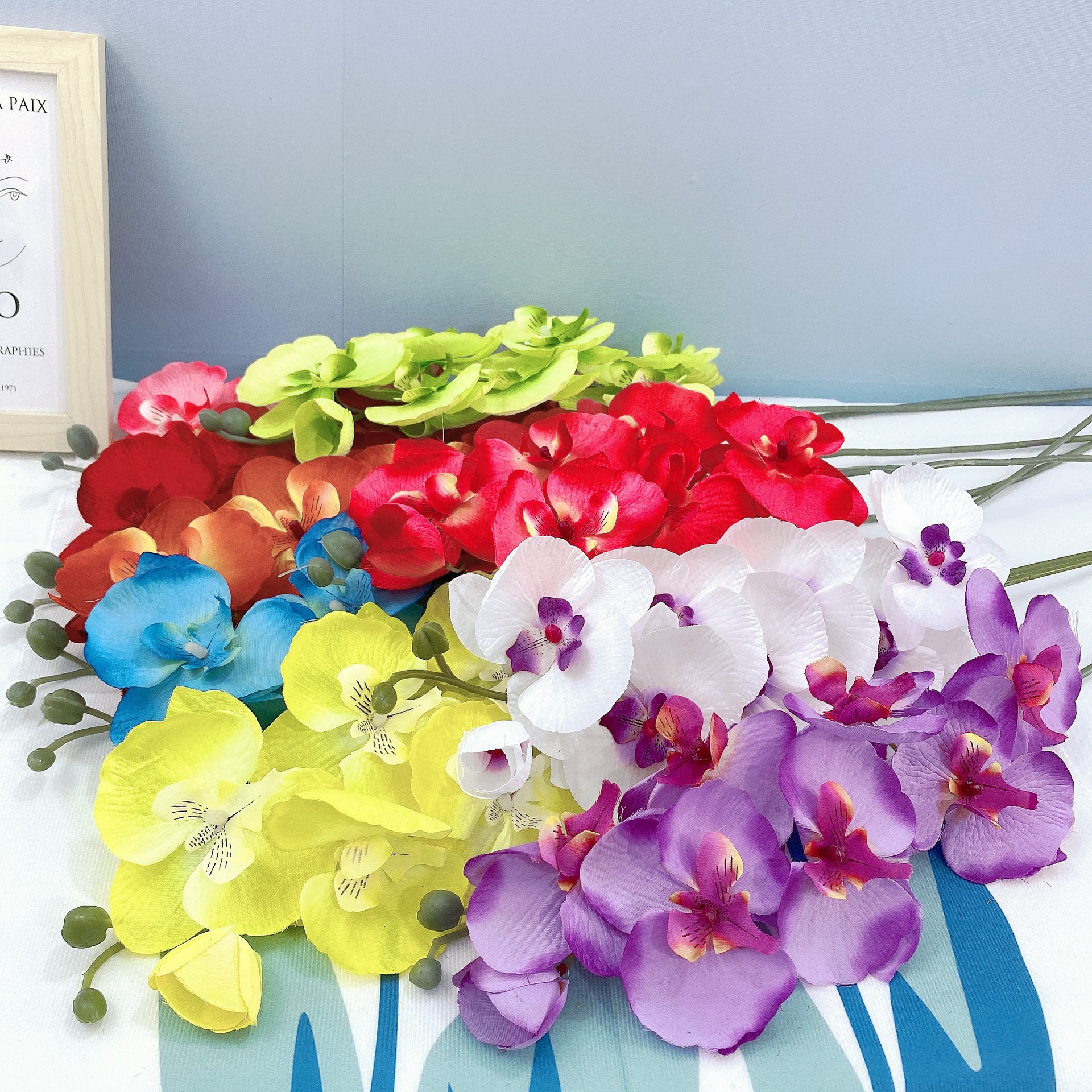 Sola 8-cabeza Phalaenopsis flor artificial decoración del hogar arreglo floral boda plomo camino artificial decoración de la flor artificial planta verde