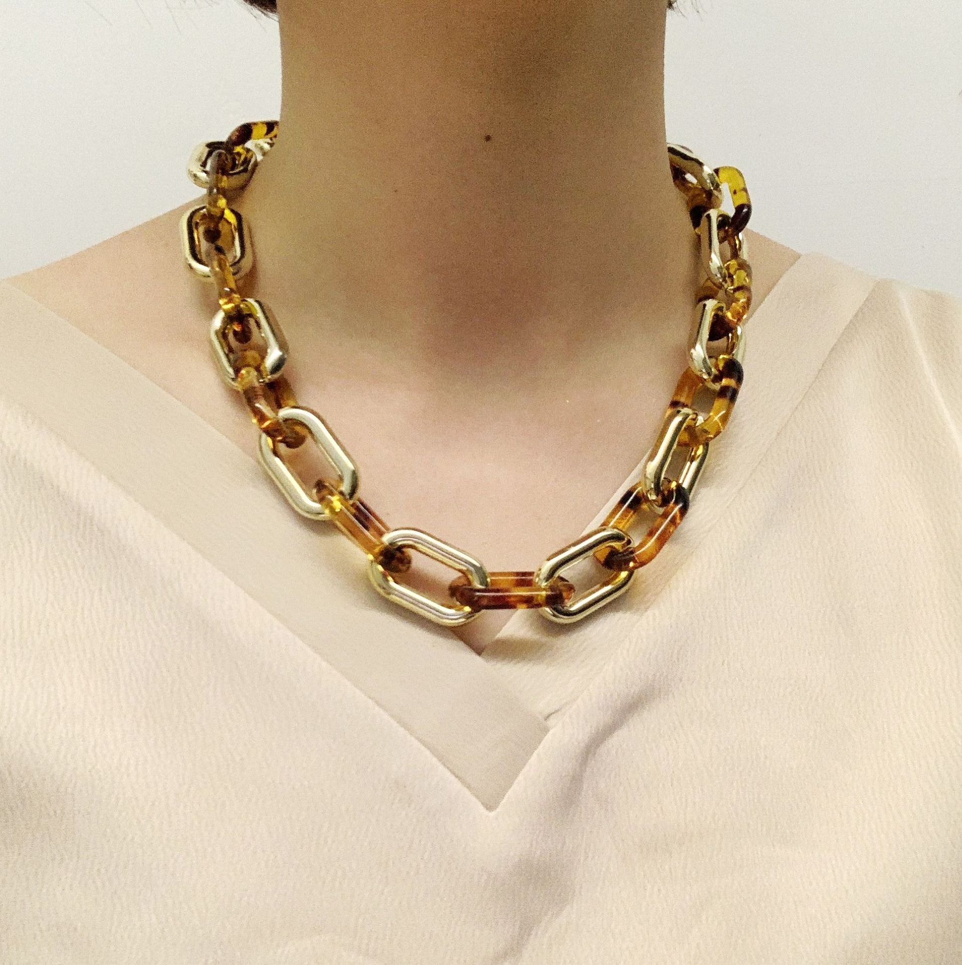 popular hot selling acrylic jewelry personalized acrylic chain clavicle chain necklace for women_voghion.com