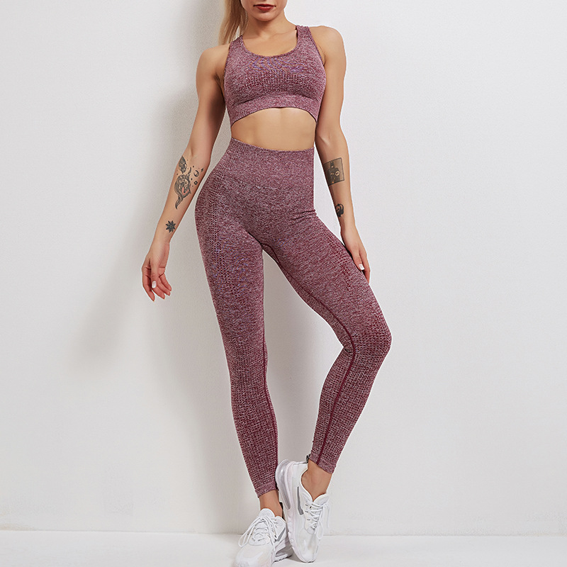 Conjunto deportivo de fitness, top de manga larga sin costuras, pantalones de yoga ajustados de estilo europeo y americano, adelgazantes, transpirables y de secado rápido.