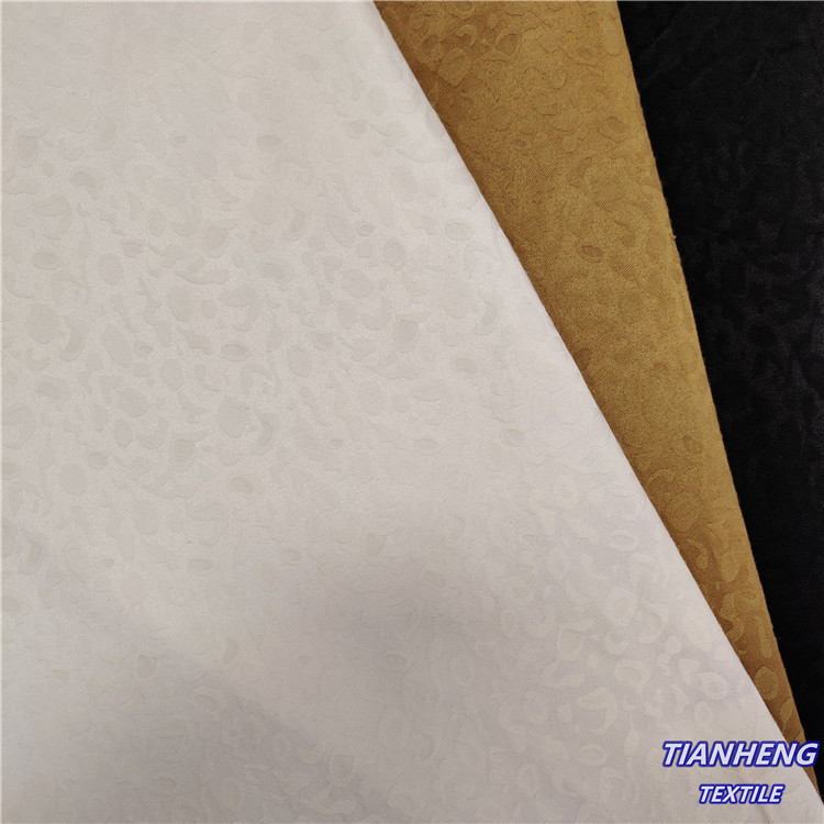 H-9066#涤棉混纺纬弹 豹点提花 时装女装套装外套连衣裙箱包面料