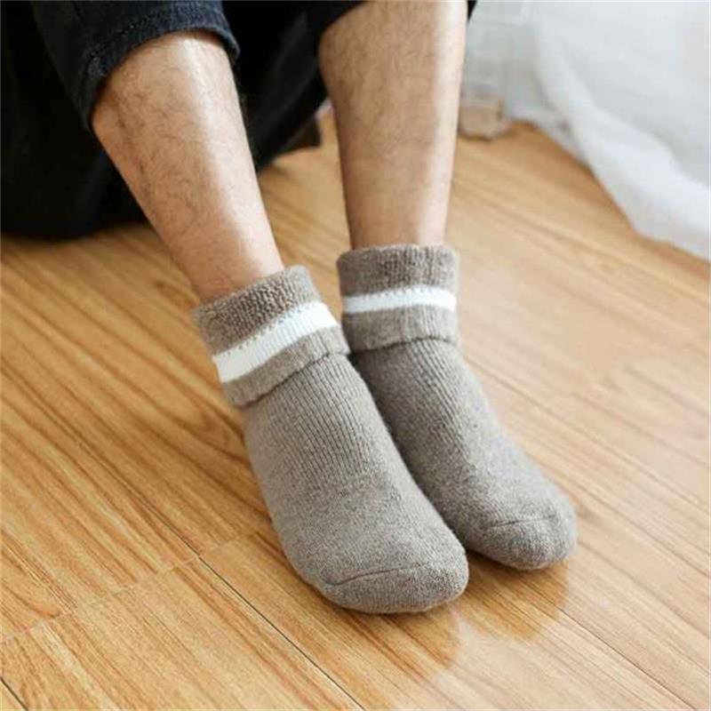 Otoño e invierno engrosado con forro polar cálido calcetines de lana para hombres y mujeres absorbentes de sudor resistente al frío Toalla de color sólido calcetines de algodón largos calcetines de Terry
