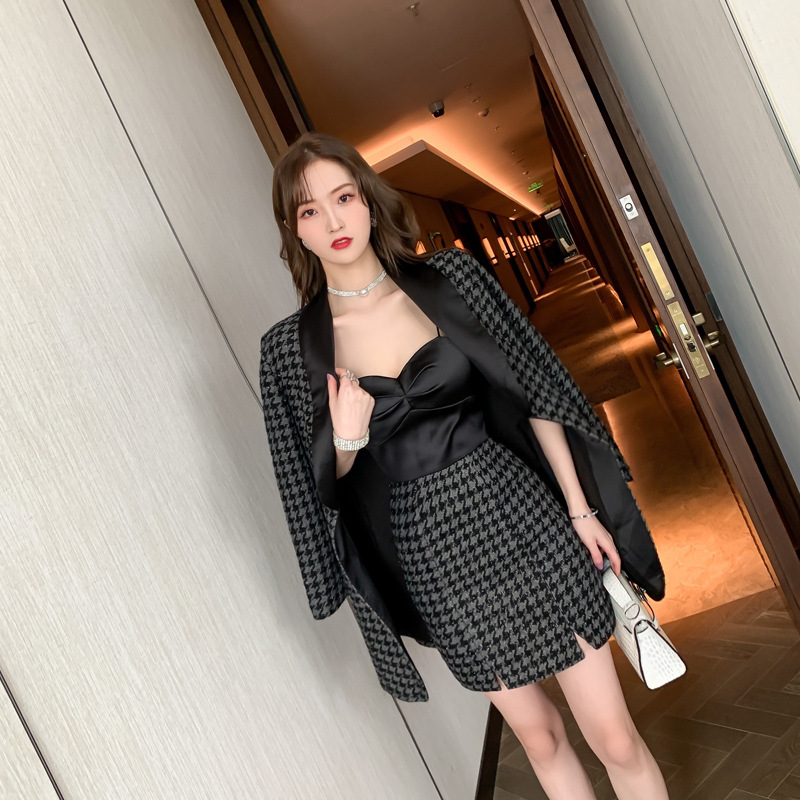 Chất liệu Vải tuýt (tweed) kết hợp satin