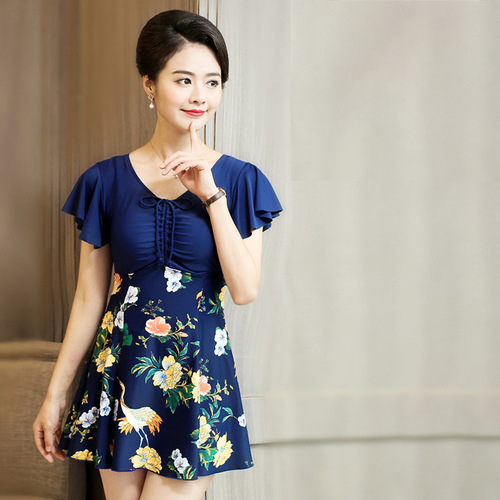 One-piece swimsuit for women, new large size, conservative, slimming and flesh-covering, fashionable print, Korean style mom style beach spa swimsuit