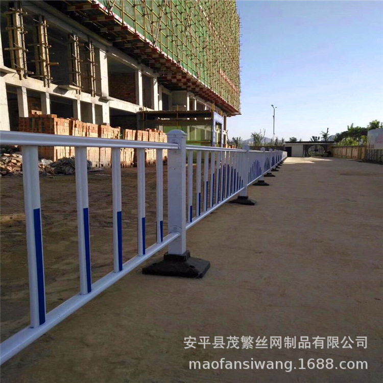 现货市政交通隔离护栏 车辆分流 人行横道市政隔离临时防护围栏