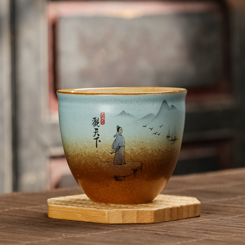 세상을 관찰하는 컵