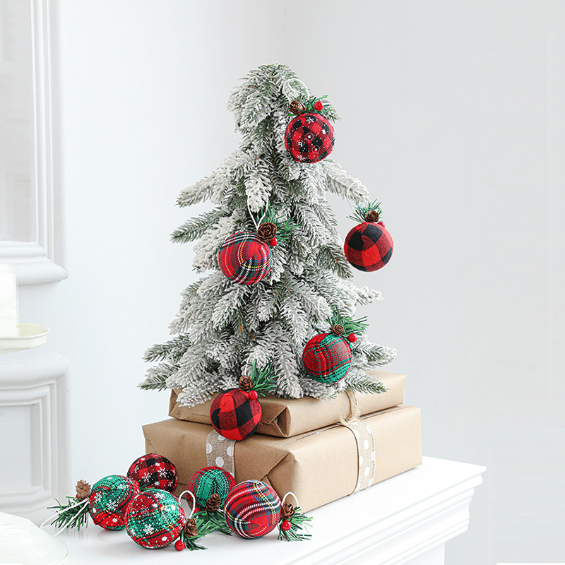 Transfronterizo nuevo colgante de bola de Navidad 5CM rojo y verde bolsa de lino hoja de aguja de pino pegajoso BOLA DE Navidad en caja colgando decoraciones de bolas