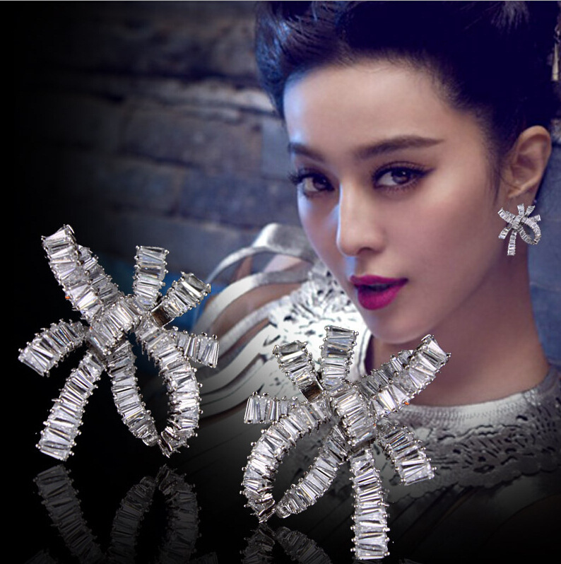 Earrings with bow with zircon