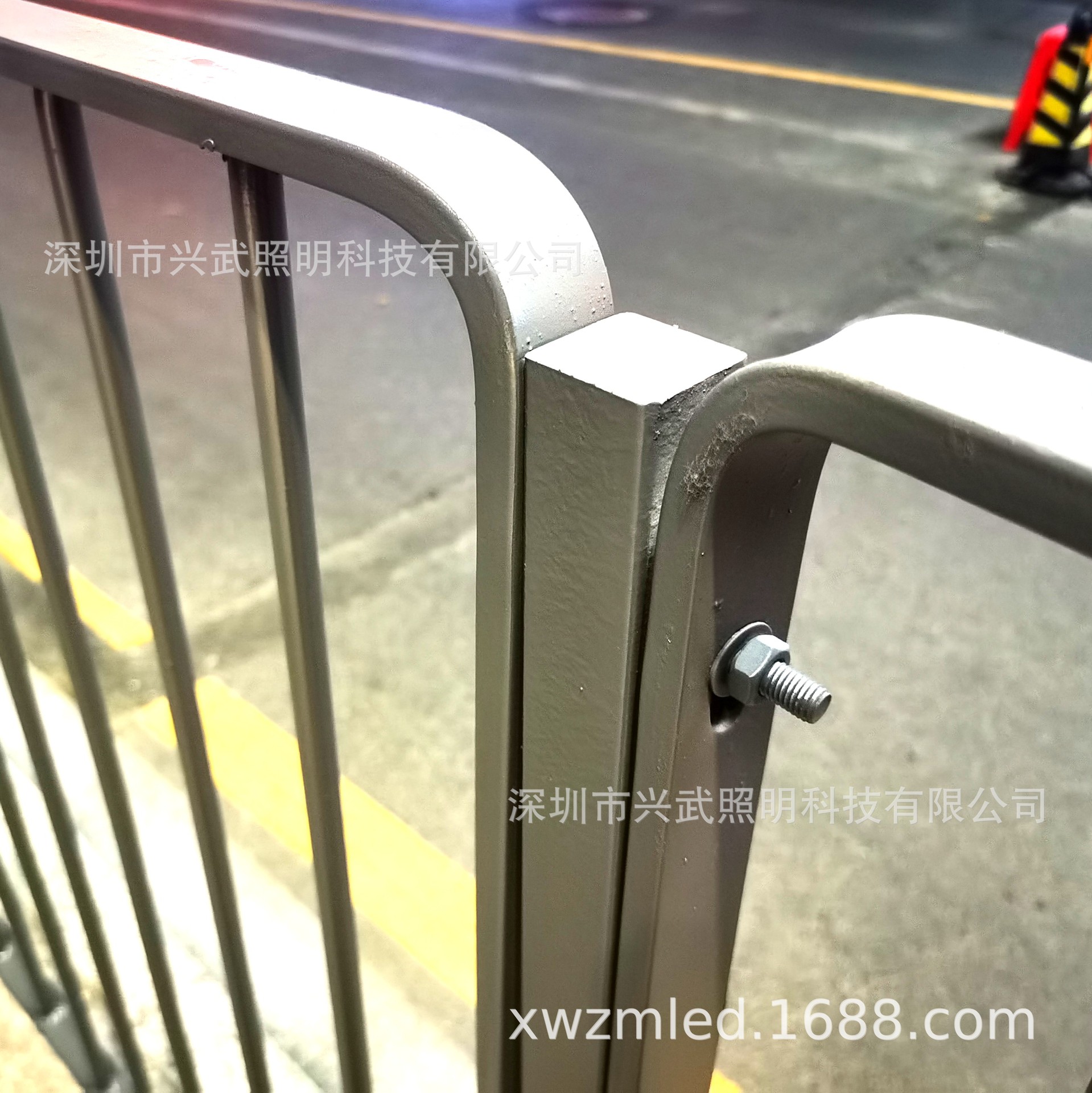 深圳新款护栏路侧护栏杆隔离栏防撞栏杆警示柱隔离柱铁马护栏