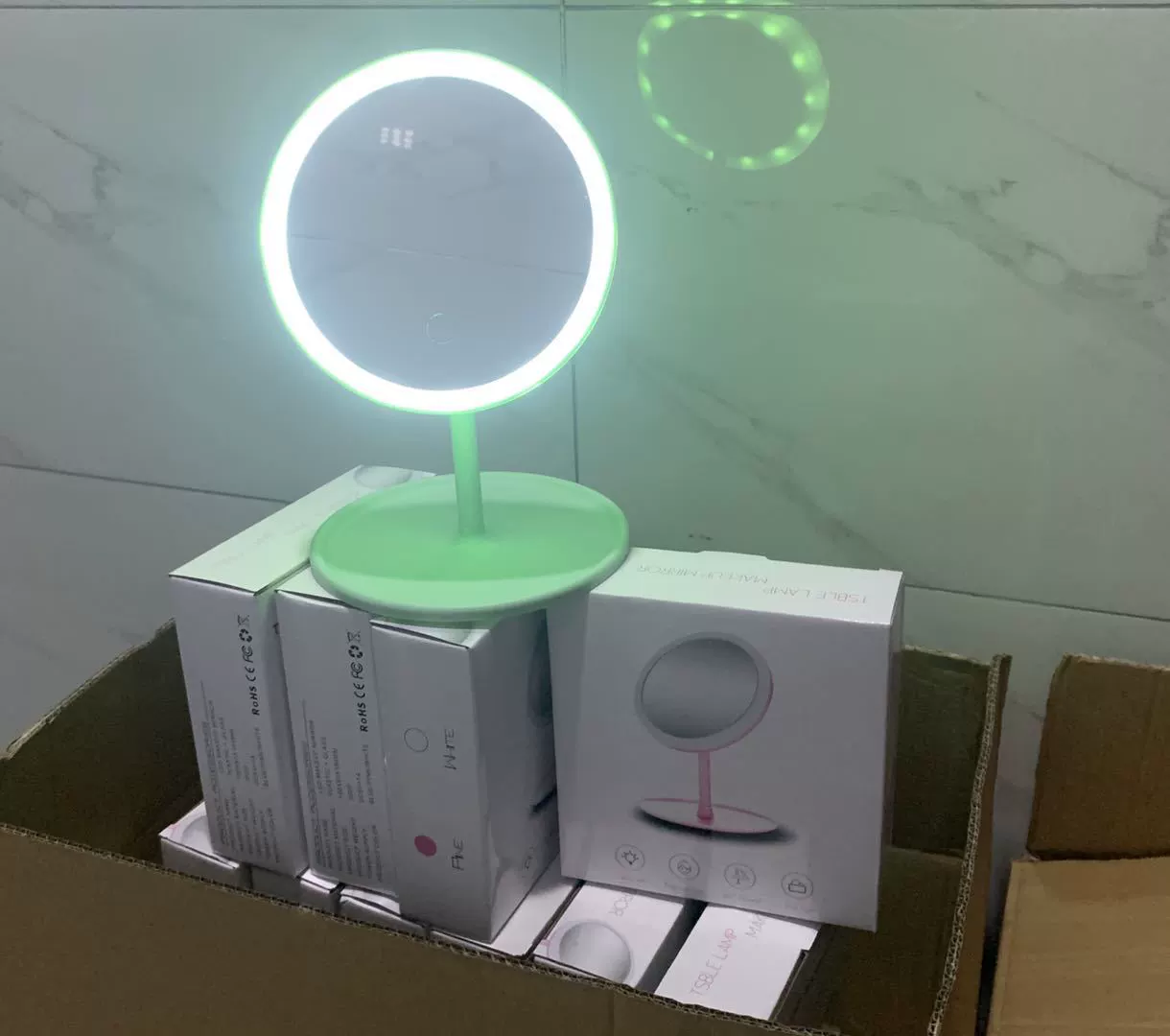 Фабричная оптовая продажа зеркала для макияжа с LED на столе, складное портативное зеркало для макияжа, заменяемое