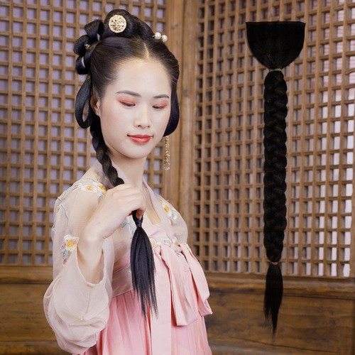 Gothic wig three-strand braid fuzzy braid, studio photo shoot long hair wig with big braids
