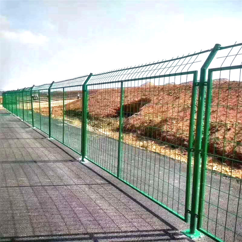 厂家供应高速公路隔离框架护栏网 边框绿色隔离栅防护框架护栏网