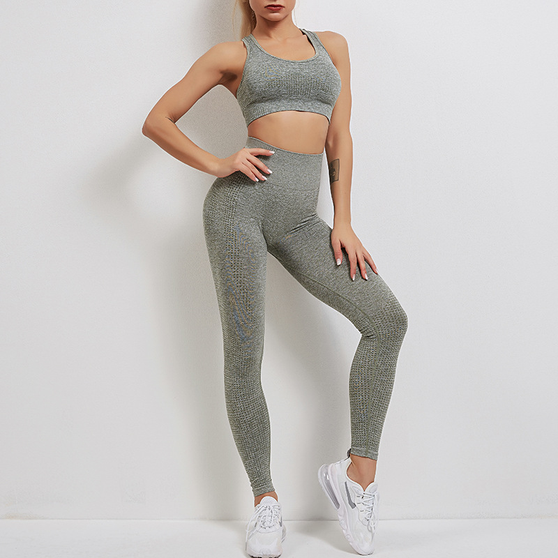 Conjunto deportivo de fitness, top de manga larga sin costuras, pantalones de yoga ajustados de estilo europeo y americano, adelgazantes, transpirables y de secado rápido.