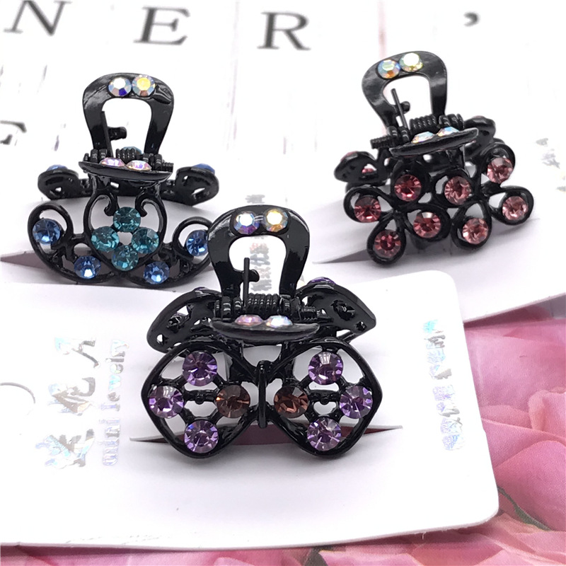 20 estilo de aproximadamente 2,5 cm plateado diamante incrustado pequeño clip superior con clip de horquilla de tarjeta dos yuanes tienda de accesorios para el cabello accesorios para la cabeza