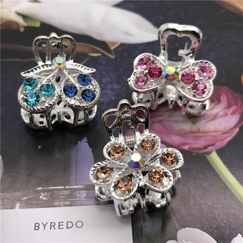 20 estilo de aproximadamente 2,5 cm plateado diamante incrustado pequeño clip superior con clip de horquilla de tarjeta dos yuanes tienda de accesorios para el cabello accesorios para la cabeza