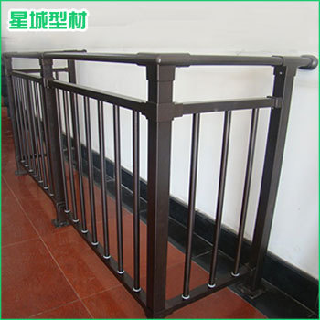 厂家供应组装式金属阳台栏杆小区住宅热镀锌阳台护栏工程锌钢护栏