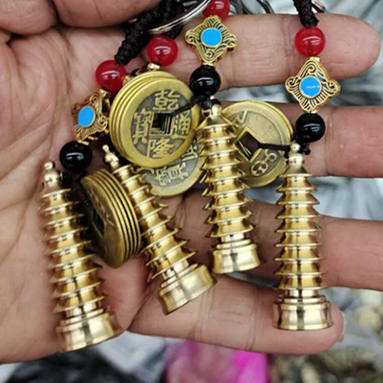 Puesto de venta caliente en lugares escénicos Cinco emperadores dinero latón llavero de coche calabaza de cobre joyería colgante regalo de evento