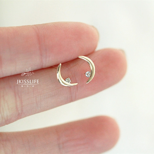 Onina S925 sterling silver plated 14K gold moon stud earrings for women, versatile, compact, personalized and exquisite small earlobe earrings