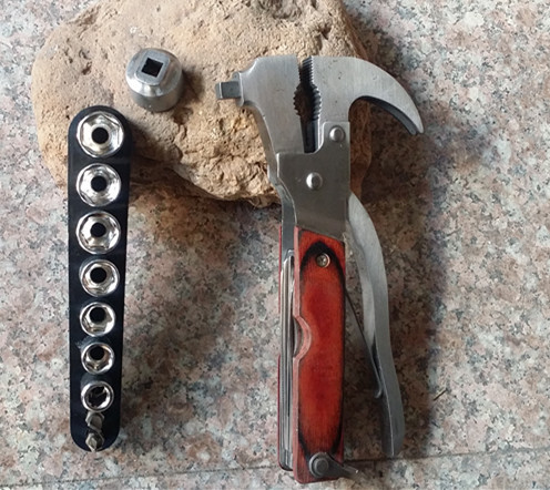 供应多功能斧锤户外装备 带套筒工具多用途坚固防滑可拆卸