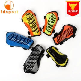 足球守门手套;足球护腿板;足球训练用具