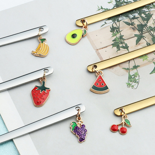A creative ins style pendant fruit spoon hanging decoration dessert cake small spoon stainless steel coffee mixing spoon gift box