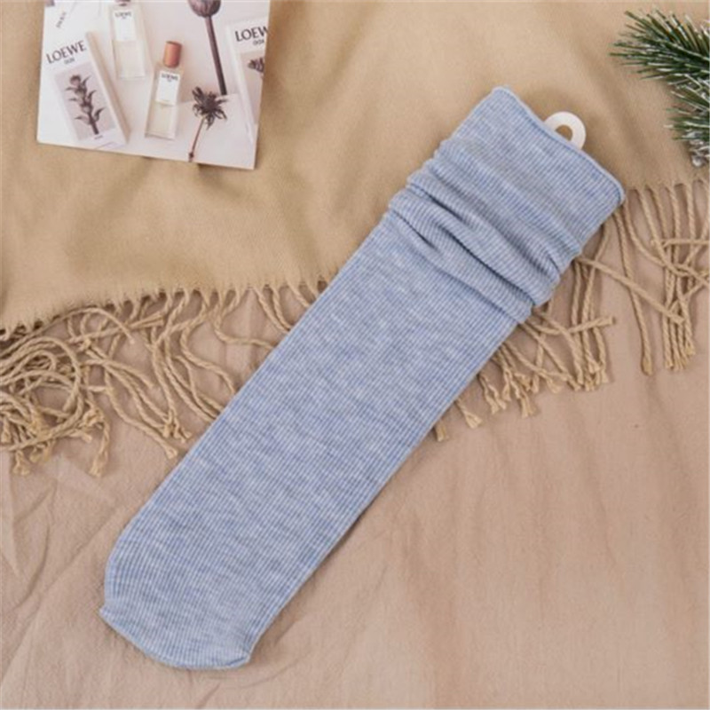 Otoño e invierno nuevos calcetines de rayas retro calcetines de algodón de media pantorrilla de color sólido japonés para mujer ins JK calcetines de mujer al por mayor