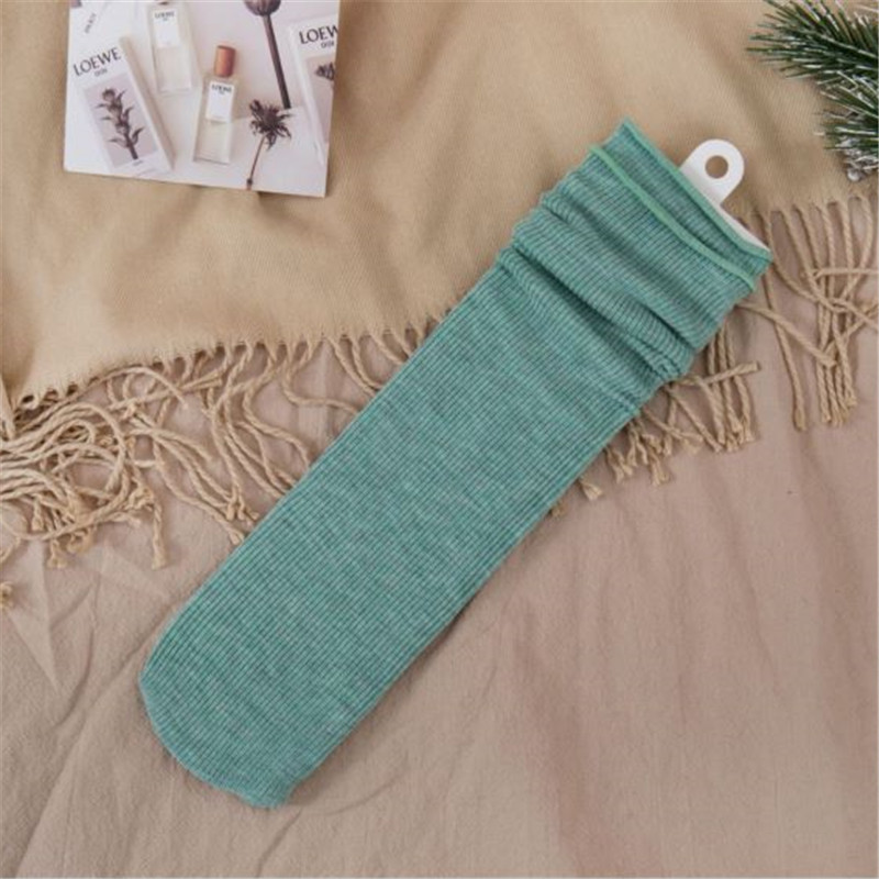 Otoño e invierno nuevos calcetines de rayas retro calcetines de algodón de media pantorrilla de color sólido japonés para mujer ins JK calcetines de mujer al por mayor