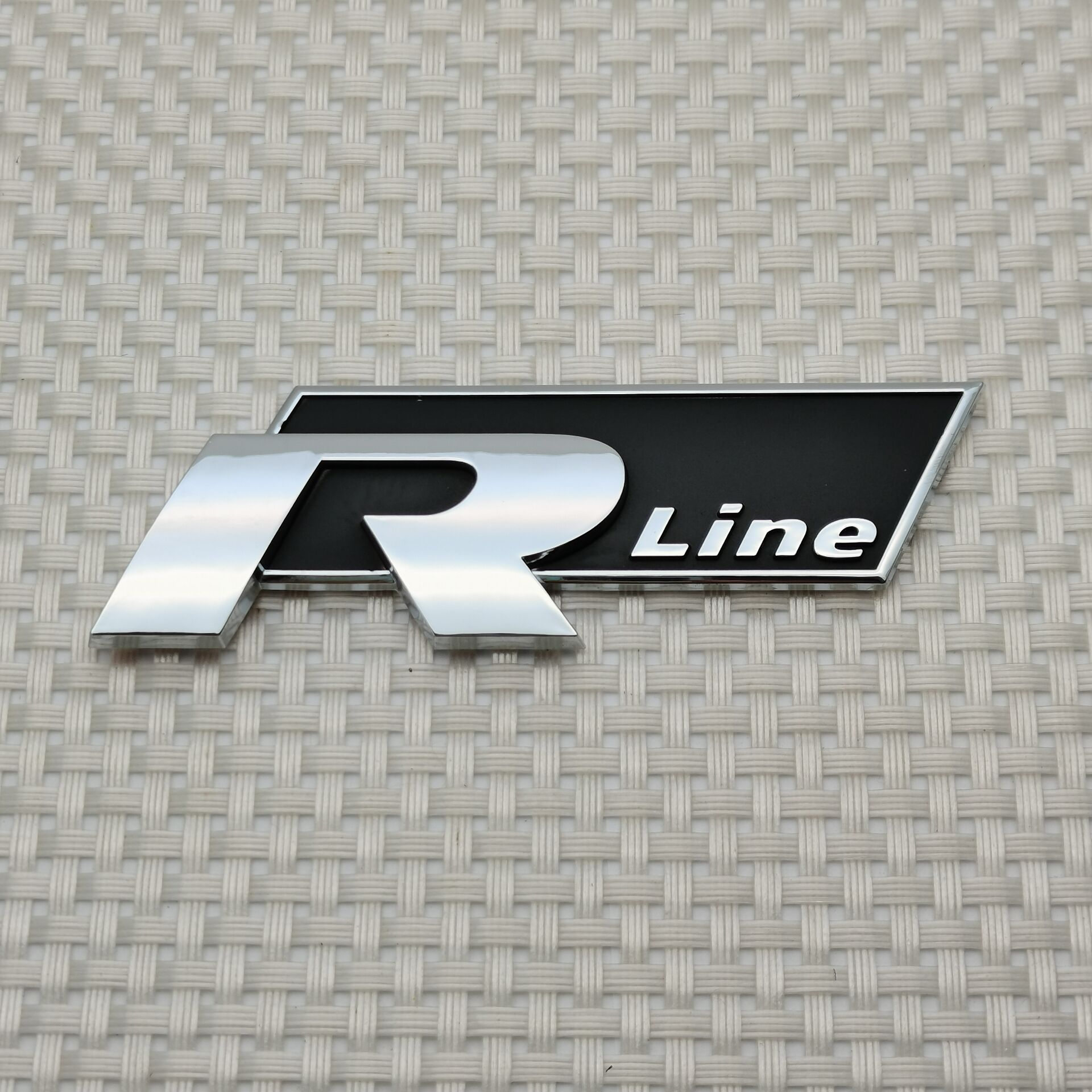 厂家生产汽车车身logo标牌 ABS塑料电镀标牌 R line标牌