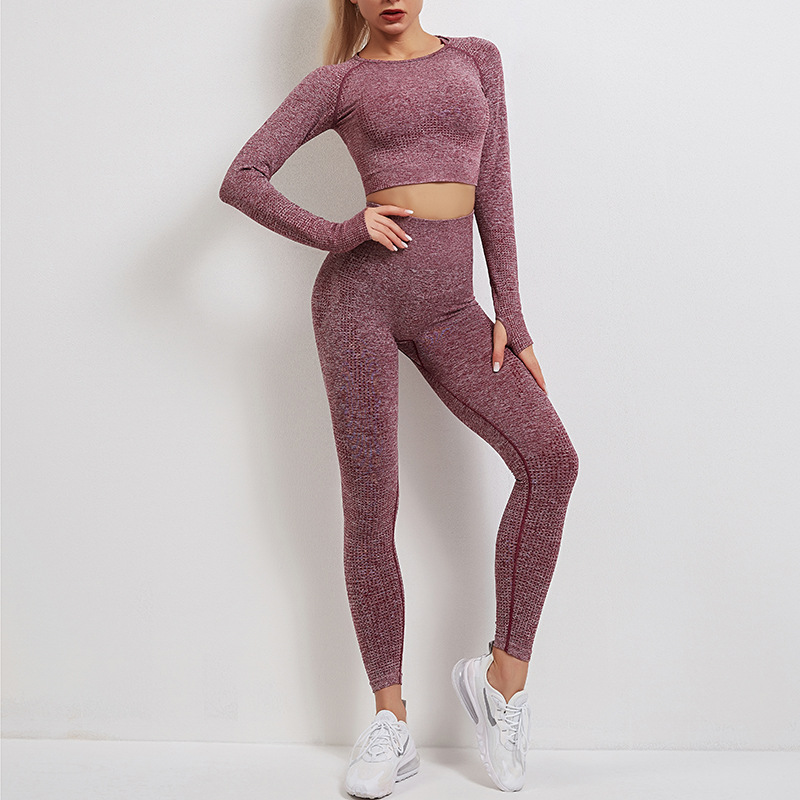 Conjunto deportivo de fitness, top de manga larga sin costuras, pantalones de yoga ajustados de estilo europeo y americano, adelgazantes, transpirables y de secado rápido.
