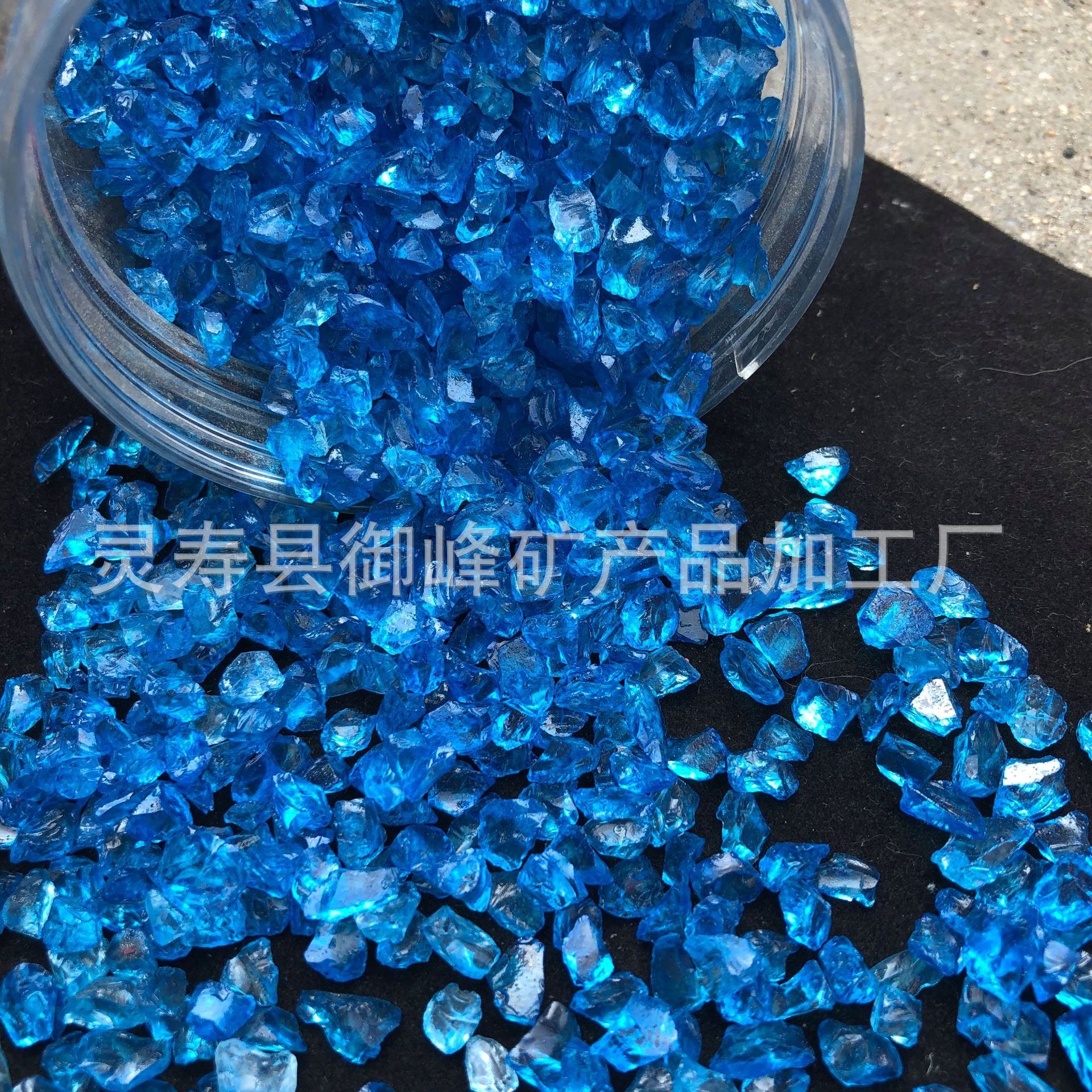 厂家供应鱼缸水族用海蓝玻璃砂水磨石地坪骨料用彩色玻璃砂石