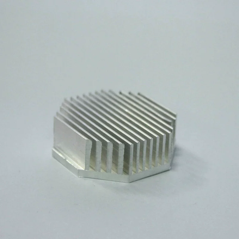 Электронный блок с чипом, радиатор, 43×43×15 мм