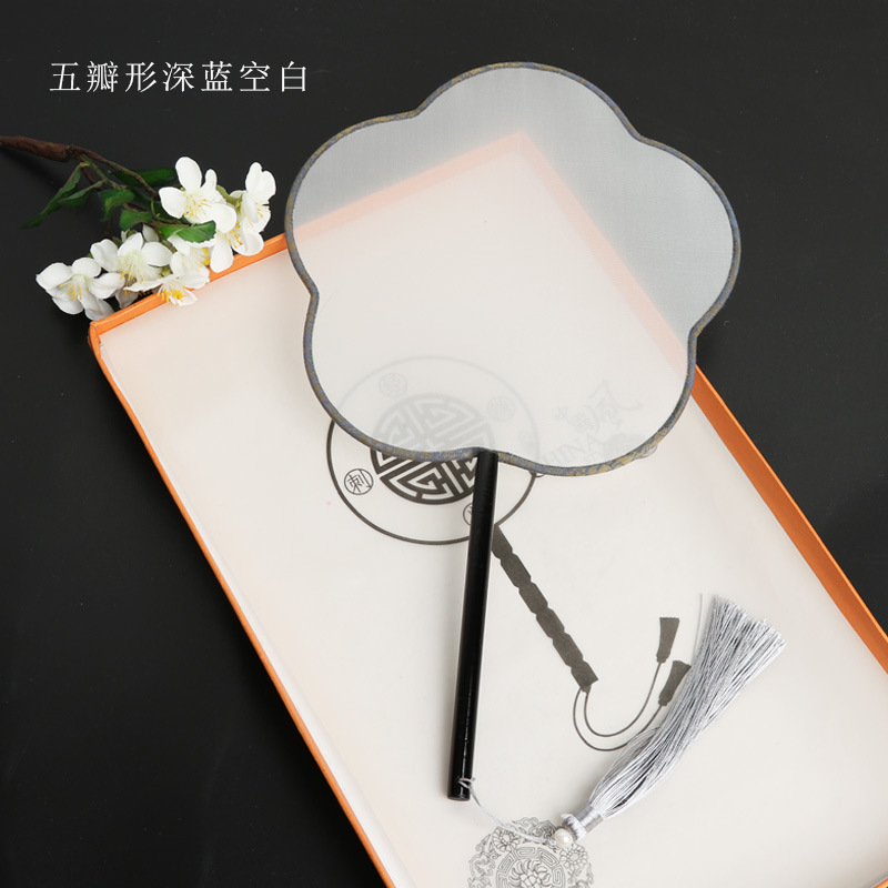 Pintado a mano estilo antiguo ventilador en blanco al por mayor pluma fina pintura a mano alzada superficie de ventilador de caligrafía mango largo ventilador redondo hecho a mano material de bricolaje