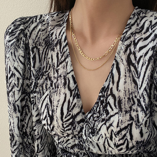 Elegant Layered Vintage Decorated Necklace for Women - Boho Chic Choker Necklace with Locking Chain - Trendy and Minimalist Style for Instagram