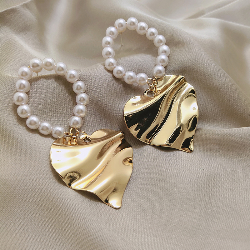 Pendientes grandes con forma de corazón de perlas, diseño moderno y exagerado, estilo de celebridad de internet, para mujer.
